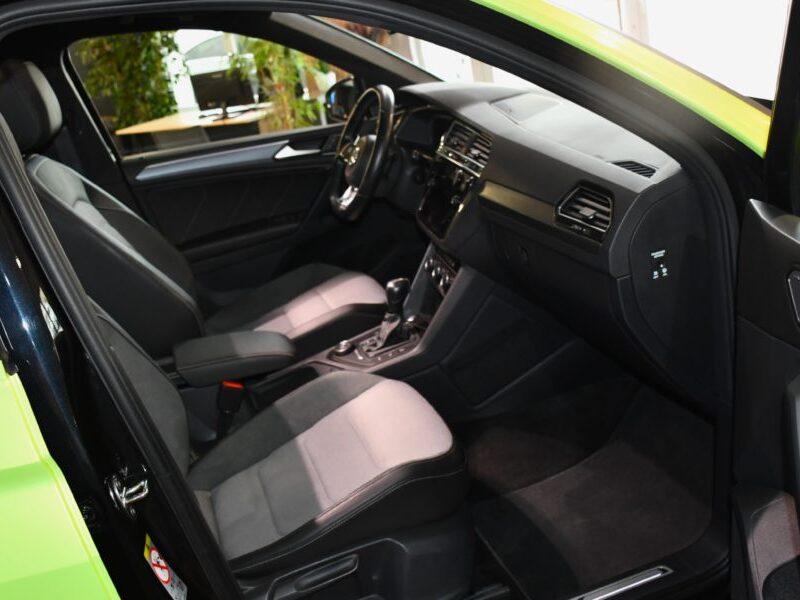 Volkswagen Tiguan R-Line 2.0 TDI 190 DSG 4Motion GPS Virtual Dynaudio ACC DCC Caméra Vebasto To Car Play JA 20 Covering Jaune Fluo