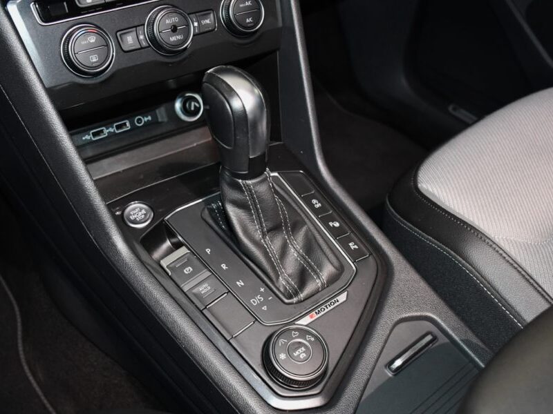 Volkswagen Tiguan R-Line 2.0 TDI 190 DSG 4Motion GPS Pro Caméra 360 Attelage Hayon Vebasto Front Mode JA 19