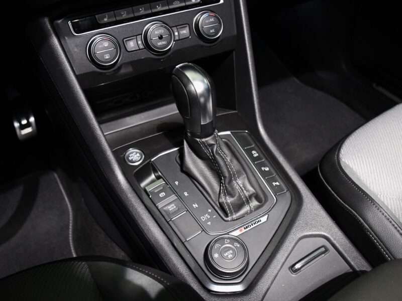 Volkswagen Tiguan R-Line 2.0 TDI 190 DSG 4Motion GPS Virtual Dynaudio ACC DCC Caméra Vebasto To Car Play JA 20 Covering Jaune Fluo