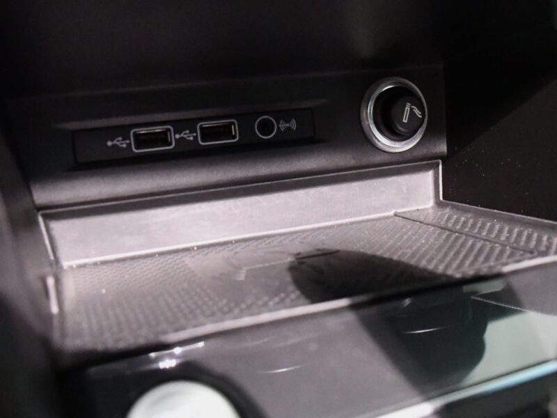 Volkswagen Tiguan R-Line 2.0 TDI 190 DSG 4Motion GPS Pro Caméra 360 Attelage Hayon Vebasto Front Mode JA 19