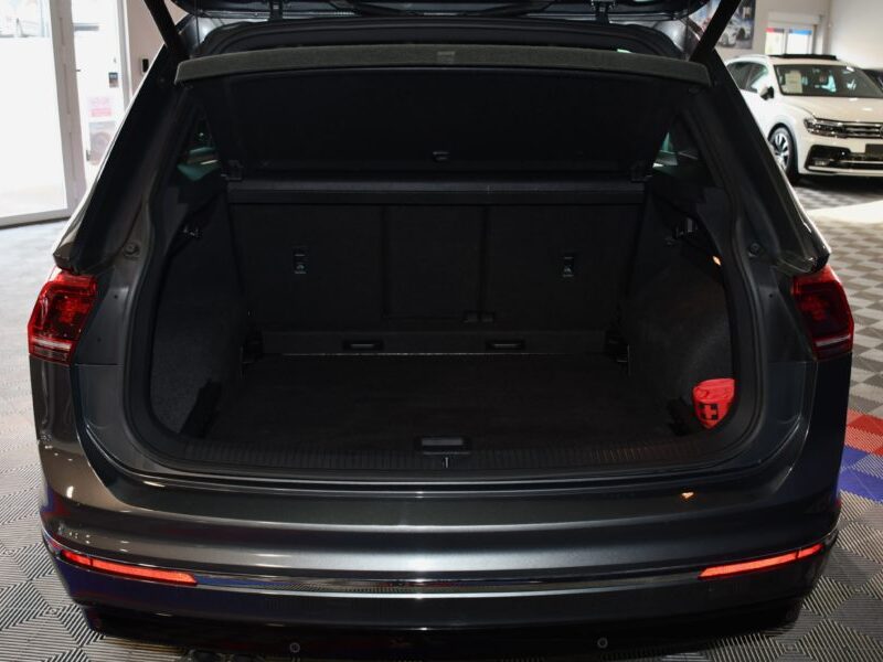 Volkswagen Tiguan R-Line 2.0 TDI 190 DSG 4Motion GPS Pro Caméra 360 Attelage Hayon Vebasto Front Mode JA 19