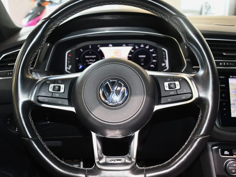 Volkswagen Tiguan R-Line 2.0 TDI 190 DSG 4Motion GPS Pro Caméra 360 Attelage Hayon Vebasto Front Mode JA 19