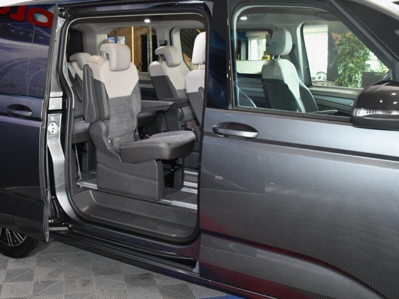 Volkswagen T7 Multivan 1.4 eHybrid 218 DSG Court Car Play Toit Pano Alcantara Front Lane Mode Fenêtre Latérales JA 17