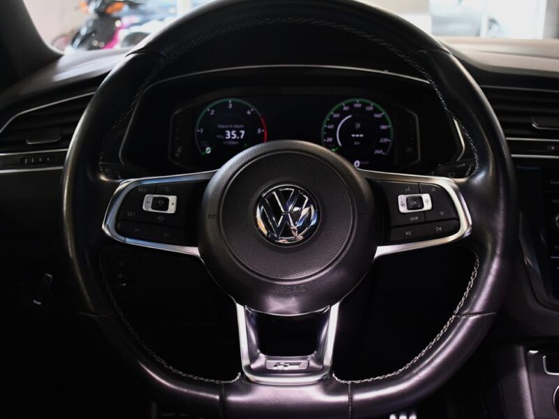 Volkswagen Tiguan R-Line 2.0 TDI 190 DSG 4Motion GPS Virtual Dynaudio ACC DCC Caméra Vebasto To Car Play JA 20 Covering Jaune Fluo