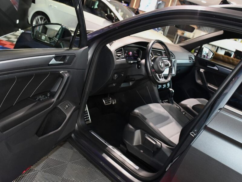 Volkswagen Tiguan R-Line 2.0 TDI 190 DSG 4Motion GPS Pro Caméra 360 Attelage Hayon Vebasto Front Mode JA 19
