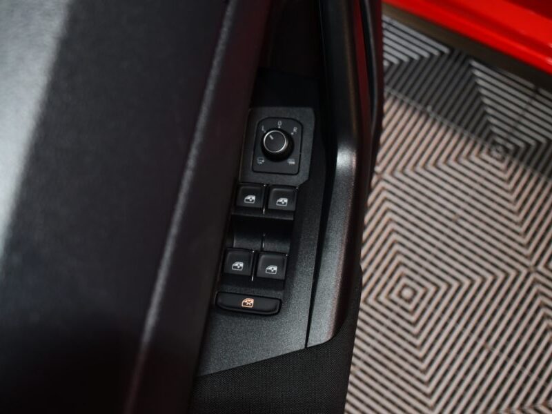 Volkswagen Polo GTI 2.0 TSI 200 DSG Car Play Virtual ACC Mode Front Angle Mort Beats JA 18