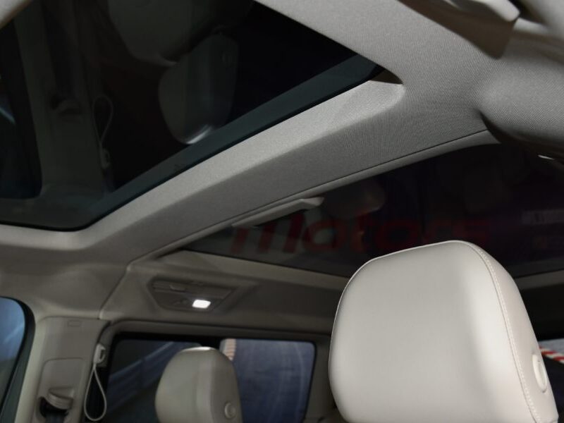 Volkswagen T7 Multivan 1.4 eHybrid 218 DSG Court Car Play Toit Pano Alcantara Front Lane Mode Fenêtre Latérales JA 17