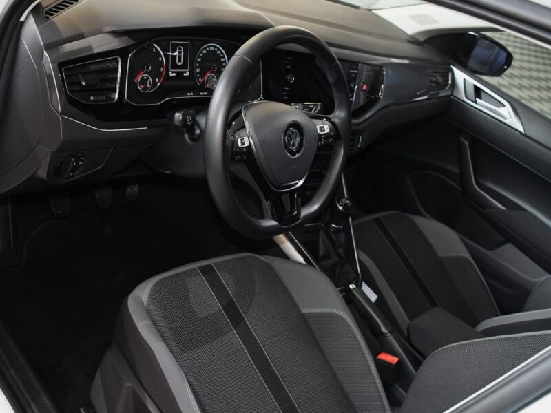 Volkswagen Polo R-Line 1.0 TSI 95 BVM5 Car Play Bluetooth Caméra ACC Front JA 17