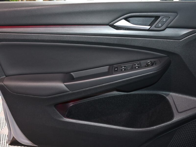 Volkswagen Golf 8 GTI Clubsport 2.0 TSI 300 DSG GPS Virtual Front Harman Cuir TO IQ Light Mode Spécial Tête Haute JA 19 R