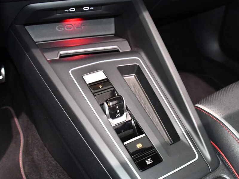 Volkswagen Golf 8 GTI Clubsport 2.0 TSI 300 DSG GPS Virtual Front Harman Cuir TO IQ Light Mode Spécial Tête Haute JA 19 R