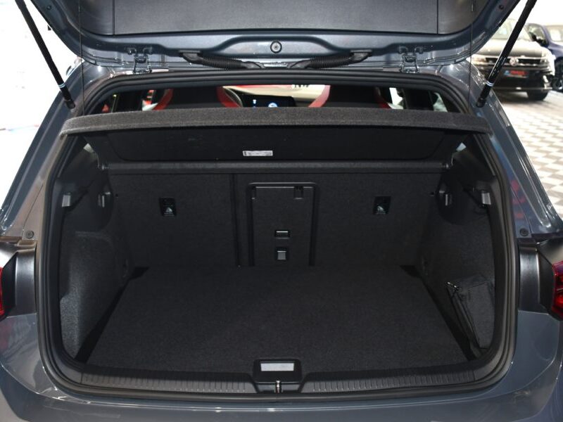 Volkswagen Golf 8 GTI 2.0 TSI 245 DSG GPS TO Affichage Tête Haute ACC Volant Chauffant IQ Light Caméra Car Play JA 19 R