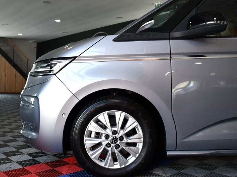 Volkswagen Multivan T7 Style 1.4 eHybrid 218 DSG GPS Virtual Toit Pano Portes électriques DCC ACC Caméra Front Table Centrale JA 17