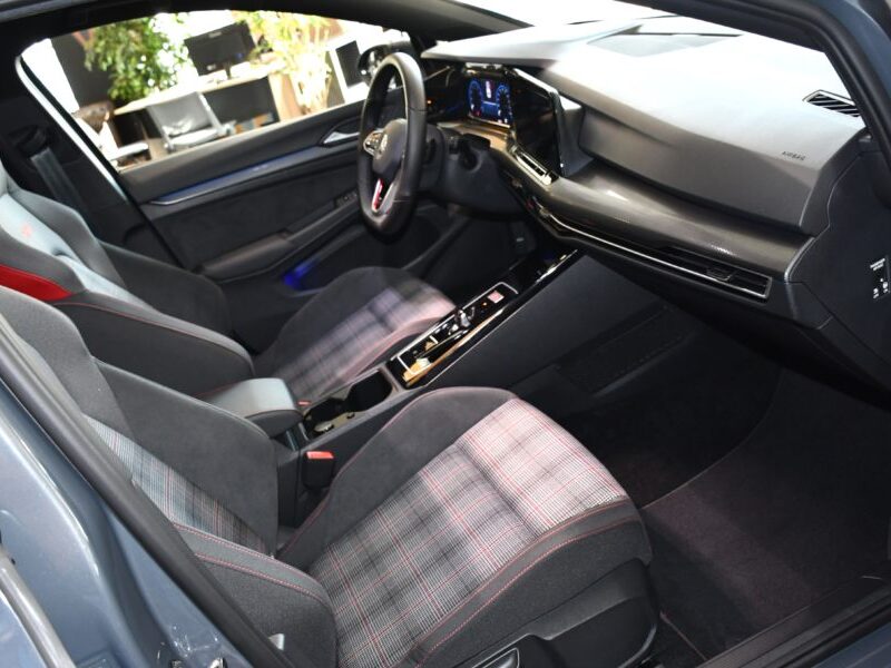 Volkswagen Golf 8 GTI 2.0 TSI 245 DSG GPS TO Affichage Tête Haute ACC Volant Chauffant IQ Light Caméra Car Play JA 19 R
