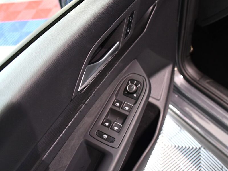 Volkswagen Golf 8 GTI 2.0 TSI 245 DSG GPS TO Affichage Tête Haute ACC Volant Chauffant IQ Light Caméra Car Play JA 19 R