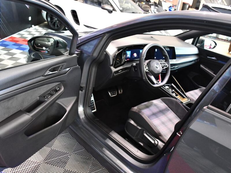 Volkswagen Golf 8 GTI 2.0 TSI 245 DSG GPS TO Affichage Tête Haute ACC Volant Chauffant IQ Light Caméra Car Play JA 19 R