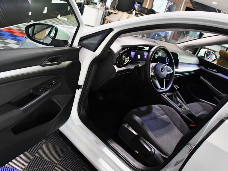 Volkswagen Golf 8 Life 1.5 131 BVM6 GPS Virtual ACC Car Play Front Lane Induction Smartphone JA 16