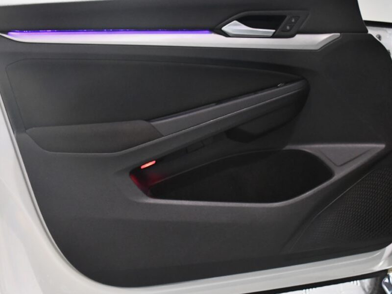 Volkswagen Golf 8 Life 1.5 131 BVM6 GPS Virtual ACC Car Play Front Lane Induction Smartphone JA 16