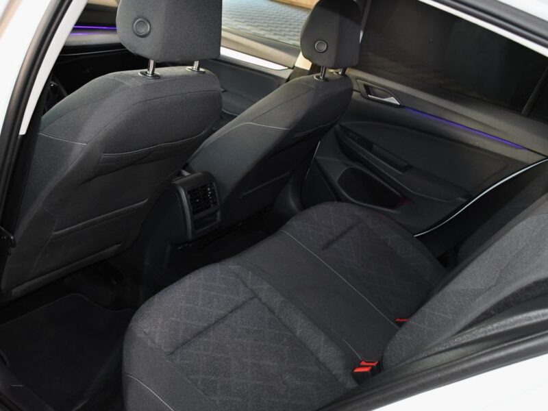 Volkswagen Golf 8 Life 1.5 131 BVM6 GPS Virtual ACC Car Play Front Lane Induction Smartphone JA 16