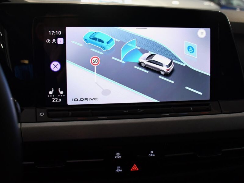 Volkswagen Golf 8 Life 1.5 131 BVM6 GPS Virtual ACC Car Play Front Lane Induction Smartphone JA 16