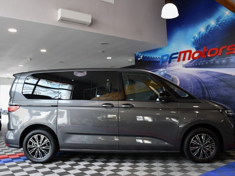 Volkswagen T7 Multivan 1.4 eHybrid 218 DSG Court Car Play Toit Pano Alcantara Front Lane Mode Fenêtre Latérales JA 17