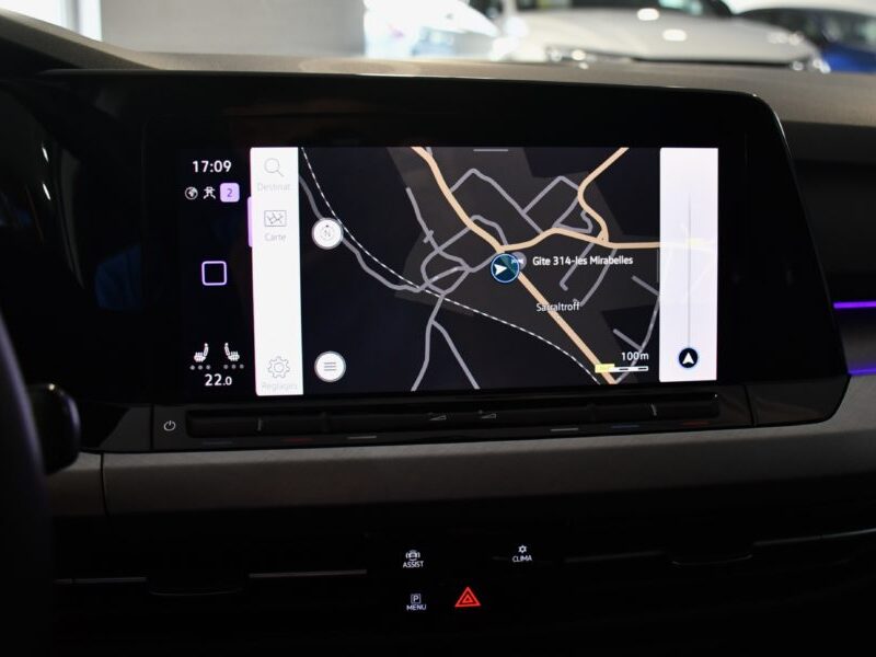 Volkswagen Golf 8 Life 1.5 131 BVM6 GPS Virtual ACC Car Play Front Lane Induction Smartphone JA 16