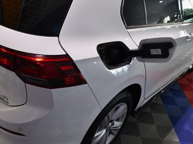 Volkswagen Golf 8 Life 1.5 131 BVM6 GPS Virtual ACC Car Play Front Lane Induction Smartphone JA 16