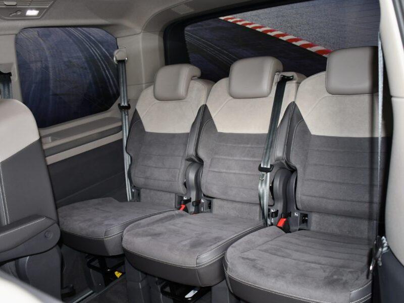 Volkswagen T7 Multivan 1.4 eHybrid 218 DSG Court Car Play Toit Pano Alcantara Front Lane Mode Fenêtre Latérales JA 17