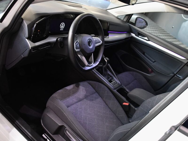 Volkswagen Golf 8 Life 1.5 131 BVM6 GPS Virtual ACC Car Play Front Lane Induction Smartphone JA 16