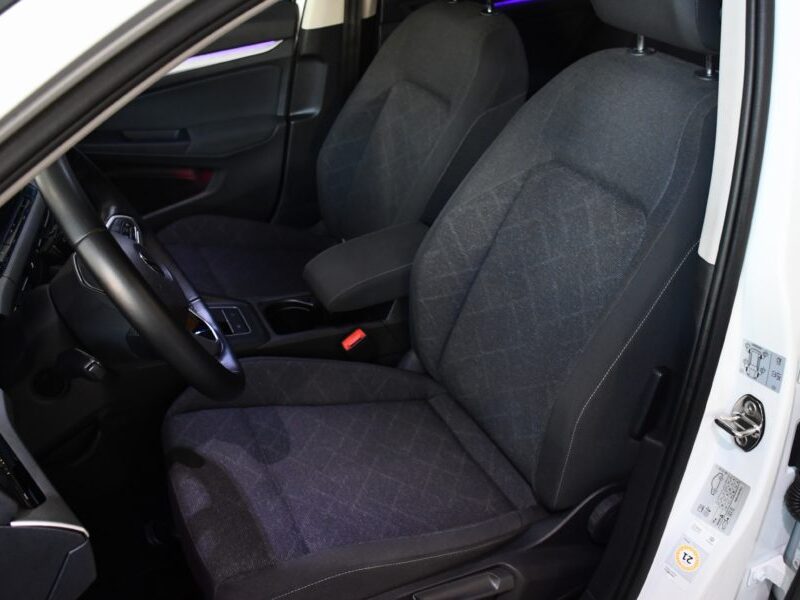 Volkswagen Golf 8 Life 1.5 131 BVM6 GPS Virtual ACC Car Play Front Lane Induction Smartphone JA 16