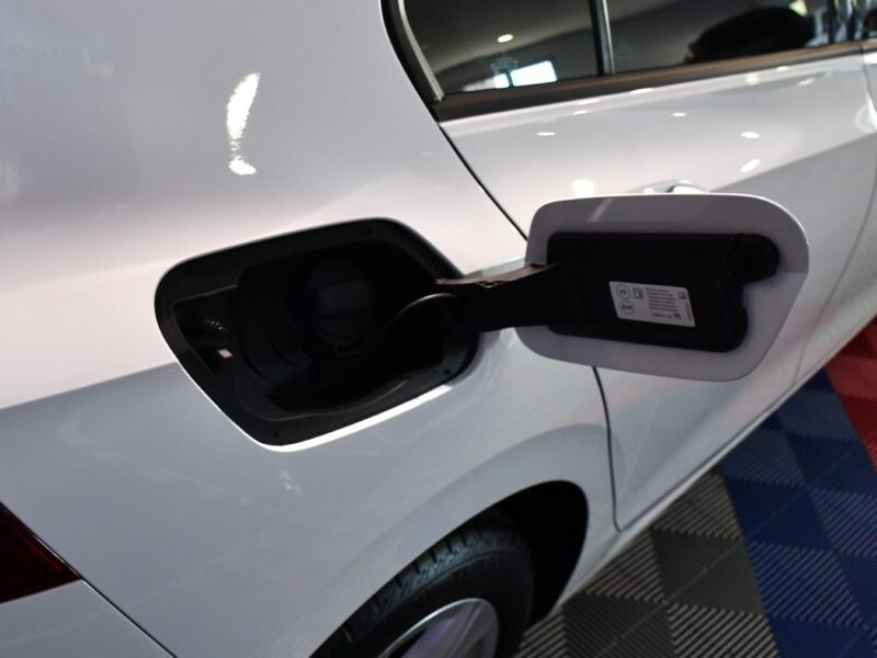 Volkswagen Golf 8 Life 1.5 TSI 131 BVM6 Car Play Virtual Front ACC LED Volant Chauffant Induction Smartphone JA 16