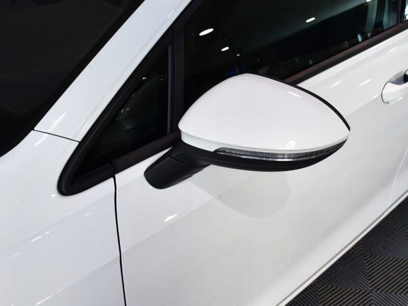 Volkswagen Golf 8 Life 1.5 TSI 131 BVM6 Car Play Virtual Front ACC LED Volant Chauffant Induction Smartphone JA 16