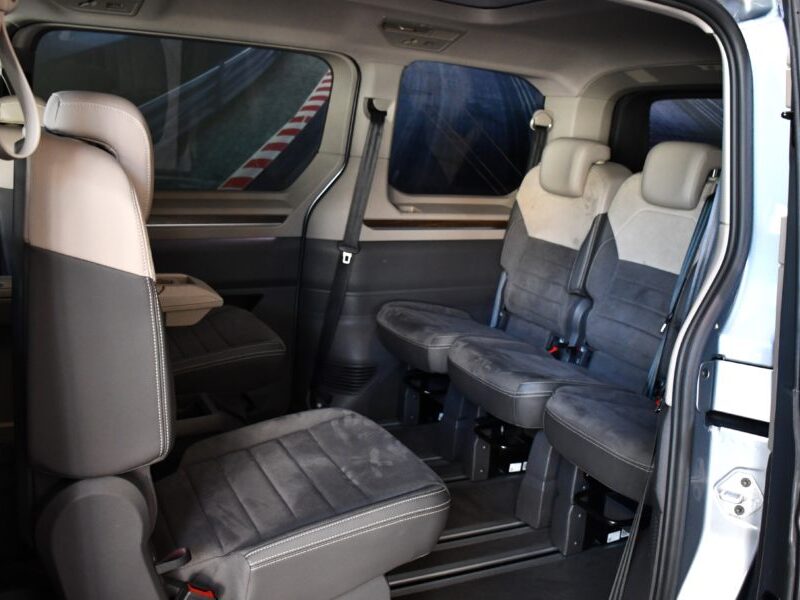 Volkswagen Multivan T7 Style 1.4 eHybrid 218 DSG GPS Virtual Toit Pano Portes électriques DCC ACC Caméra Front Table Centrale JA 17