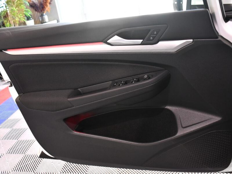 Volkswagen Golf 8 Life 1.5 TSI 131 BVM6 Car Play Virtual Front ACC LED Volant Chauffant Induction Smartphone JA 16