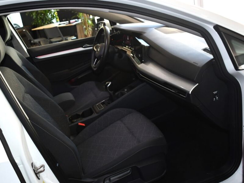 Volkswagen Golf 8 Life 1.5 TSI 131 BVM6 Car Play Virtual Front ACC LED Volant Chauffant Induction Smartphone JA 16