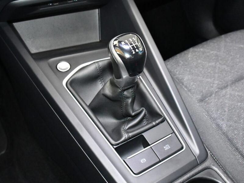 Volkswagen Golf 8 Life 1.5 TSI 131 BVM6 Car Play Virtual Front ACC LED Volant Chauffant Induction Smartphone JA 16