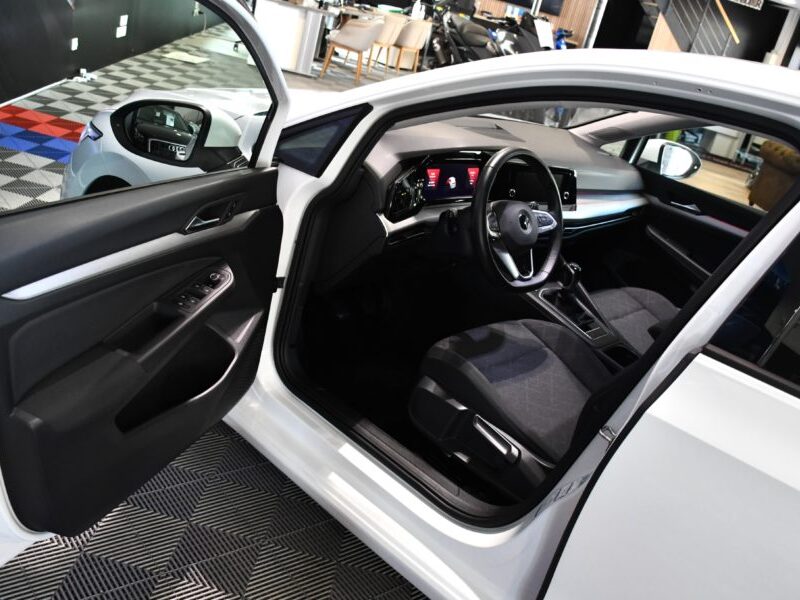 Volkswagen Golf 8 Life 1.5 TSI 131 BVM6 Car Play Virtual Front ACC LED Volant Chauffant Induction Smartphone JA 16