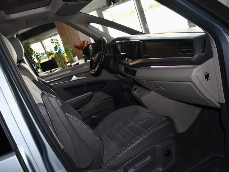 Volkswagen Multivan T7 Style 1.4 eHybrid 218 DSG GPS Virtual Toit Pano Portes électriques DCC ACC Caméra Front Table Centrale JA 17