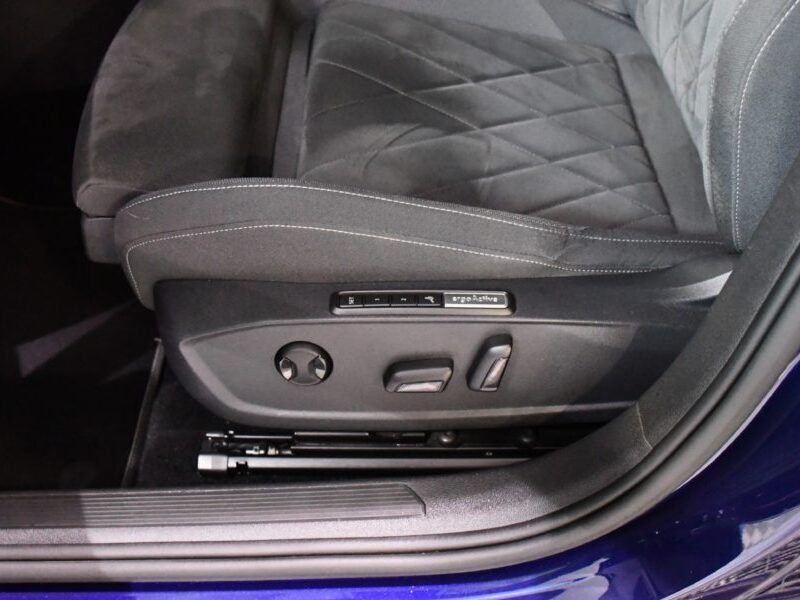 Volkswagen Golf 8 Style 1.5 TSI 131 BVM6 GPS Virtual Alcantara Lane Front Car Play Ergo ACC IQ Light JA 18