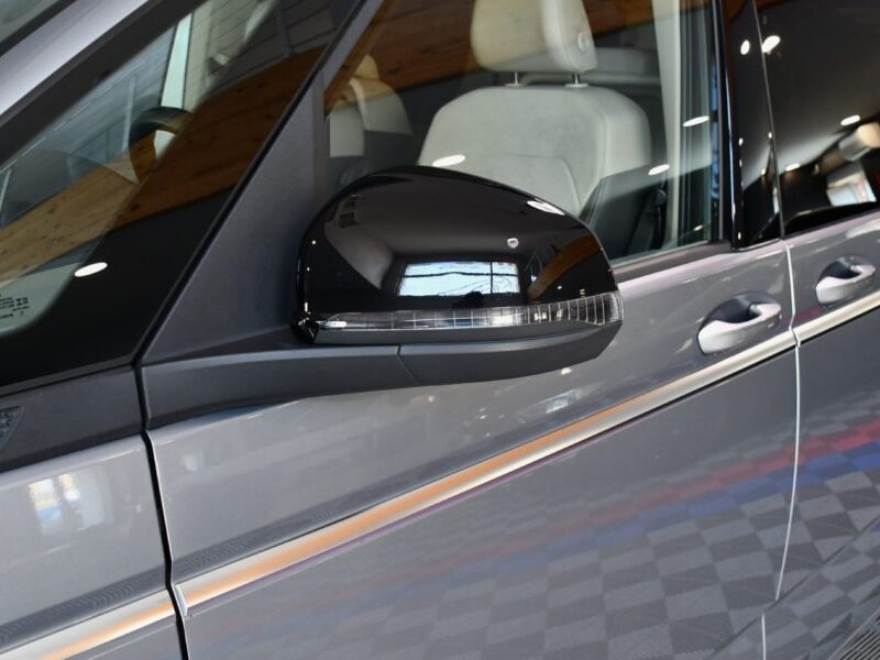 Volkswagen Multivan T7 Style 1.4 eHybrid 218 DSG GPS Virtual Toit Pano Portes électriques DCC ACC Caméra Front Table Centrale JA 17