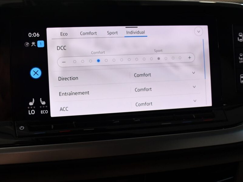 Volkswagen Multivan T7 Style 1.4 eHybrid 218 DSG GPS Virtual Toit Pano Portes électriques DCC ACC Caméra Front Table Centrale JA 17