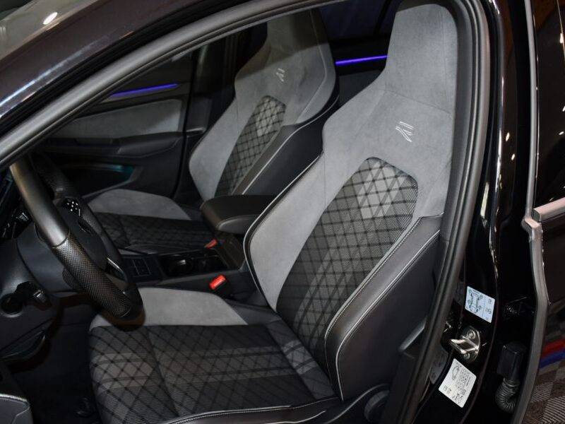 Volkswagen Golf 8 R-Line 1.5 TSI 150 BVM6 GPS Virtual ACC Caméra Front Lane Induction Mode JA 18