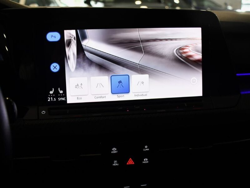 Volkswagen Golf 8 R-Line 1.5 TSI 150 BVM6 GPS Virtual ACC Caméra Front Lane Induction Mode JA 18