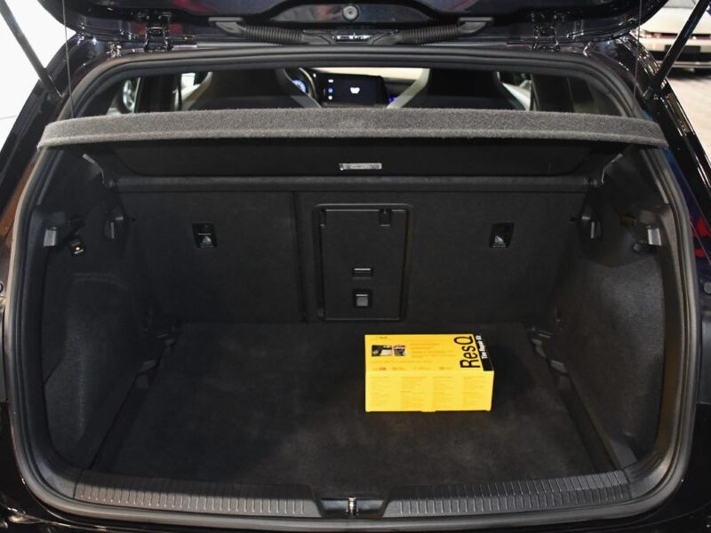 Volkswagen Golf 8 R-Line 1.5 TSI 150 BVM6 GPS Virtual ACC Caméra Front Lane Induction Mode JA 18