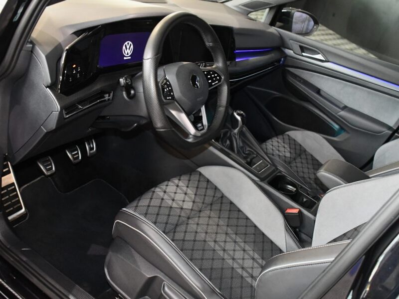 Volkswagen Golf 8 R-Line 1.5 TSI 150 BVM6 GPS Virtual ACC Caméra Front Lane Induction Mode JA 18