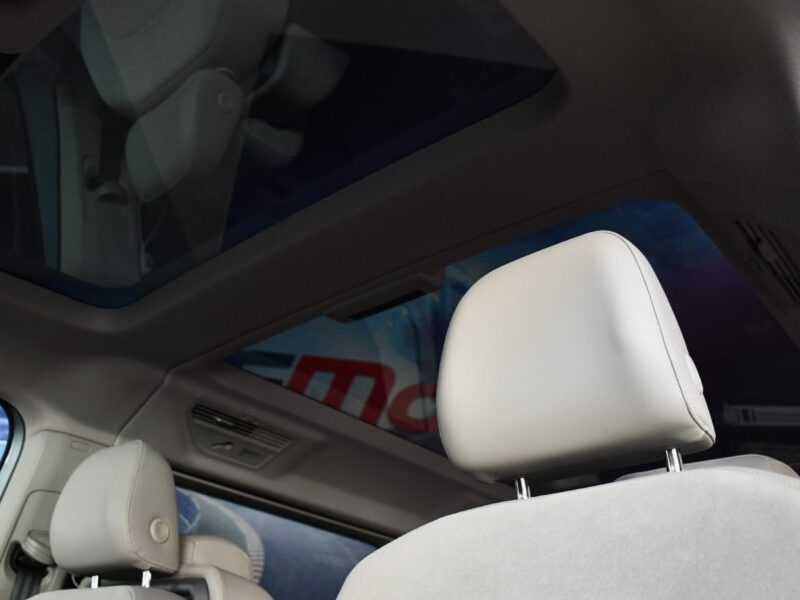 Volkswagen Multivan T7 Style 1.4 eHybrid 218 DSG GPS Virtual Toit Pano Portes électriques DCC ACC Caméra Front Table Centrale JA 17