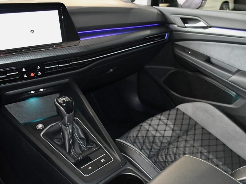 Volkswagen Golf 8 R-Line 1.5 TSI 150 BVM6 GPS Virtual ACC Caméra Front Lane Induction Mode JA 18