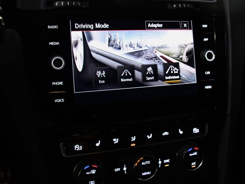 Volkswagen Golf 7 GTI 2.0 TSI 230 DSG GPS Virtual Keyless ACC Dynaudio Lane Side Front JA 18