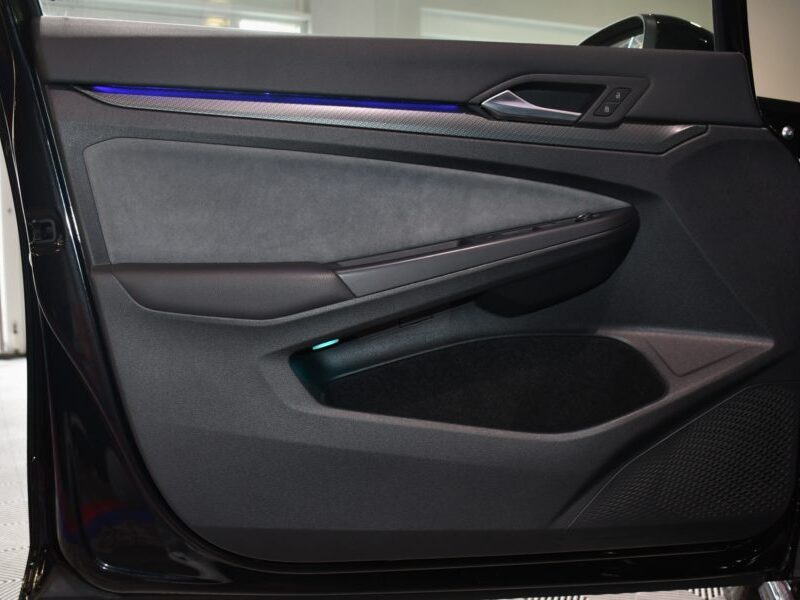 Volkswagen Golf 8 R-Line 1.5 TSI 150 BVM6 GPS Virtual ACC Caméra Front Lane Induction Mode JA 18