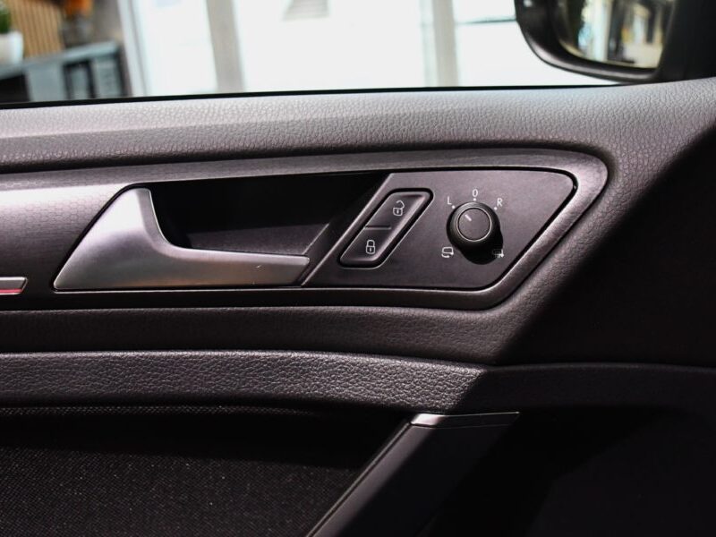 Volkswagen Golf 7 GTI 2.0 TSI 230 DSG GPS Virtual Keyless ACC Dynaudio Lane Side Front JA 18