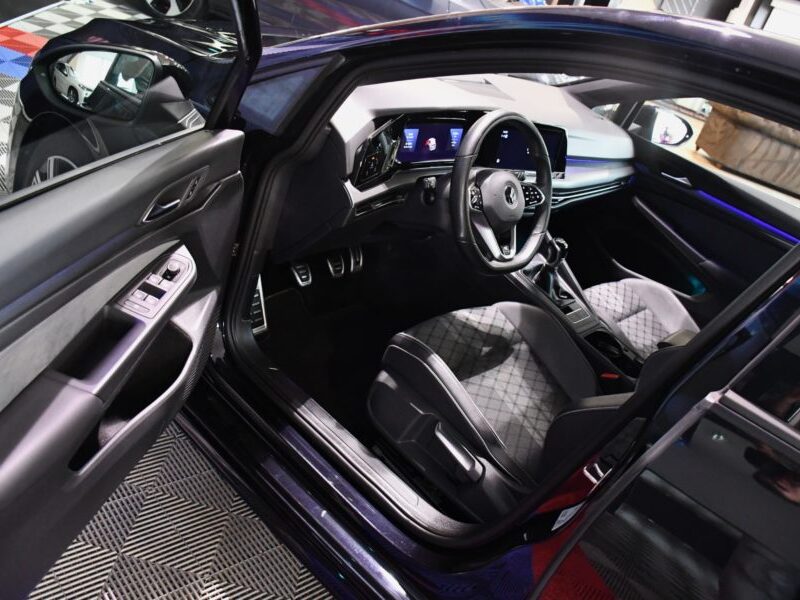 Volkswagen Golf 8 R-Line 1.5 TSI 150 BVM6 GPS Virtual ACC Caméra Front Lane Induction Mode JA 18